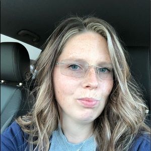 Meet your Posher, Alicia